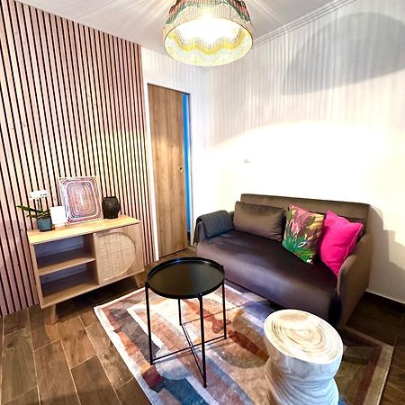 Modern Apt Near Montmarte 2 Mins From Metro Chateau Rouge Apartment ปารีส ภายนอก รูปภาพ